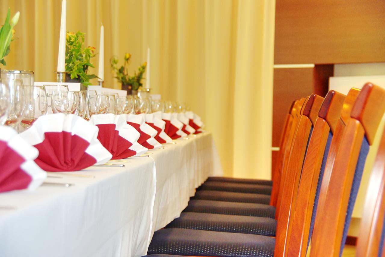 Hotel Jakob Groß-Umstadt Buitenkant foto